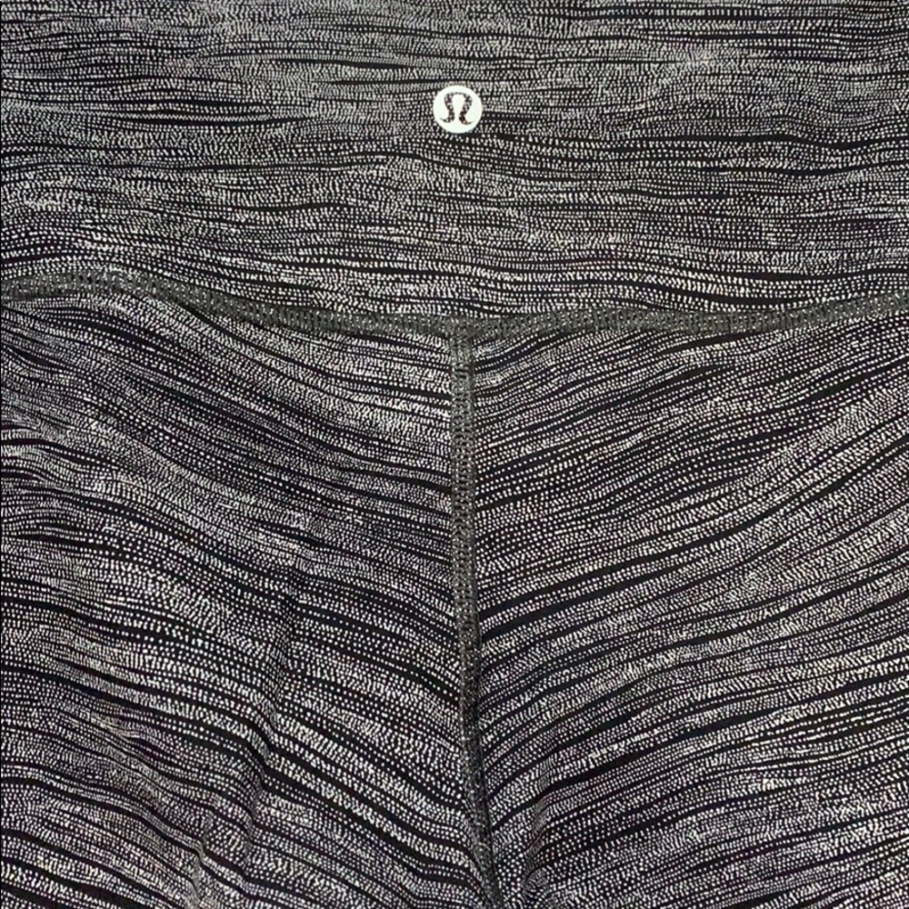 Lululemon dotted leggings - Picture 3 of 4